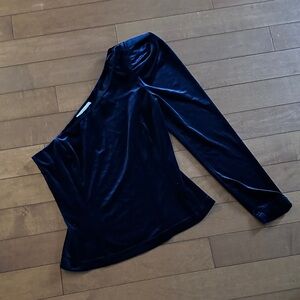 Elegant Black One-Shoulder Top